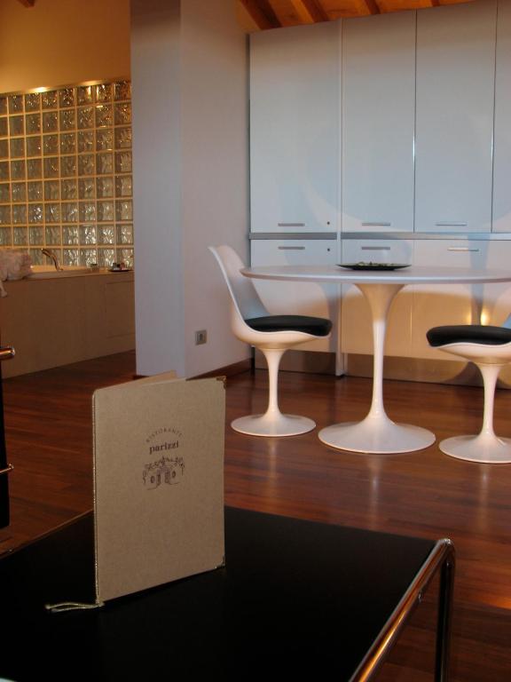 Parizzi Suites & Restaurant Parma Rom bilde